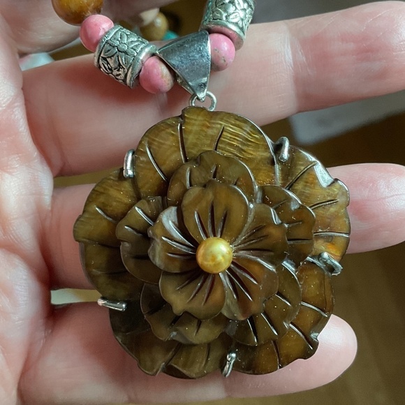 Turquoise Blue/Pink Mother of Pearl Tiger Eye Floral Hand made Necklace - Picture 5 of 9